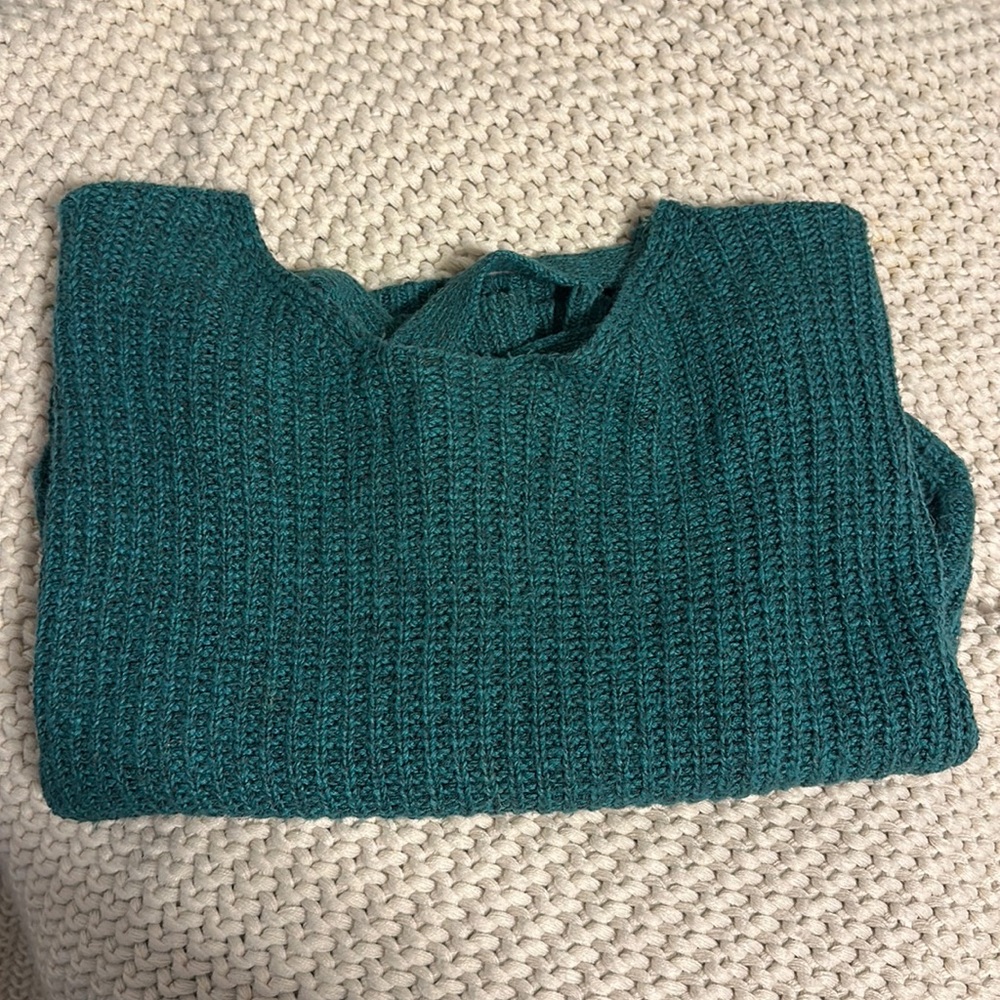 Wide shoulder Sweater